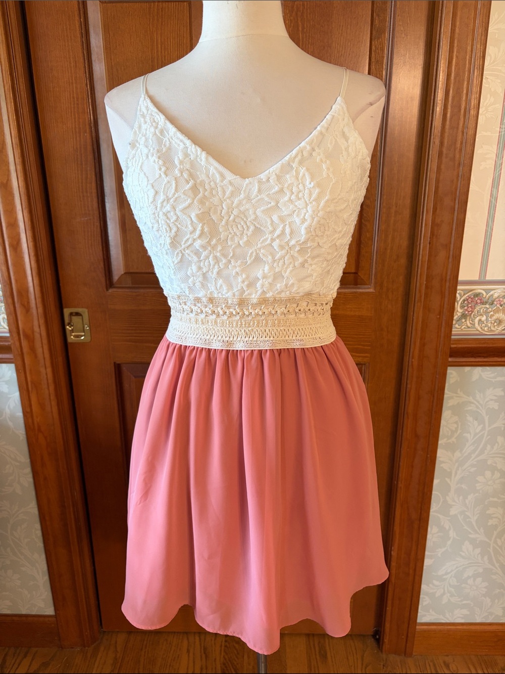 Rue21 White Lace Bodice Dress with Pink Skirt and Mesh Center. Women’s Size L